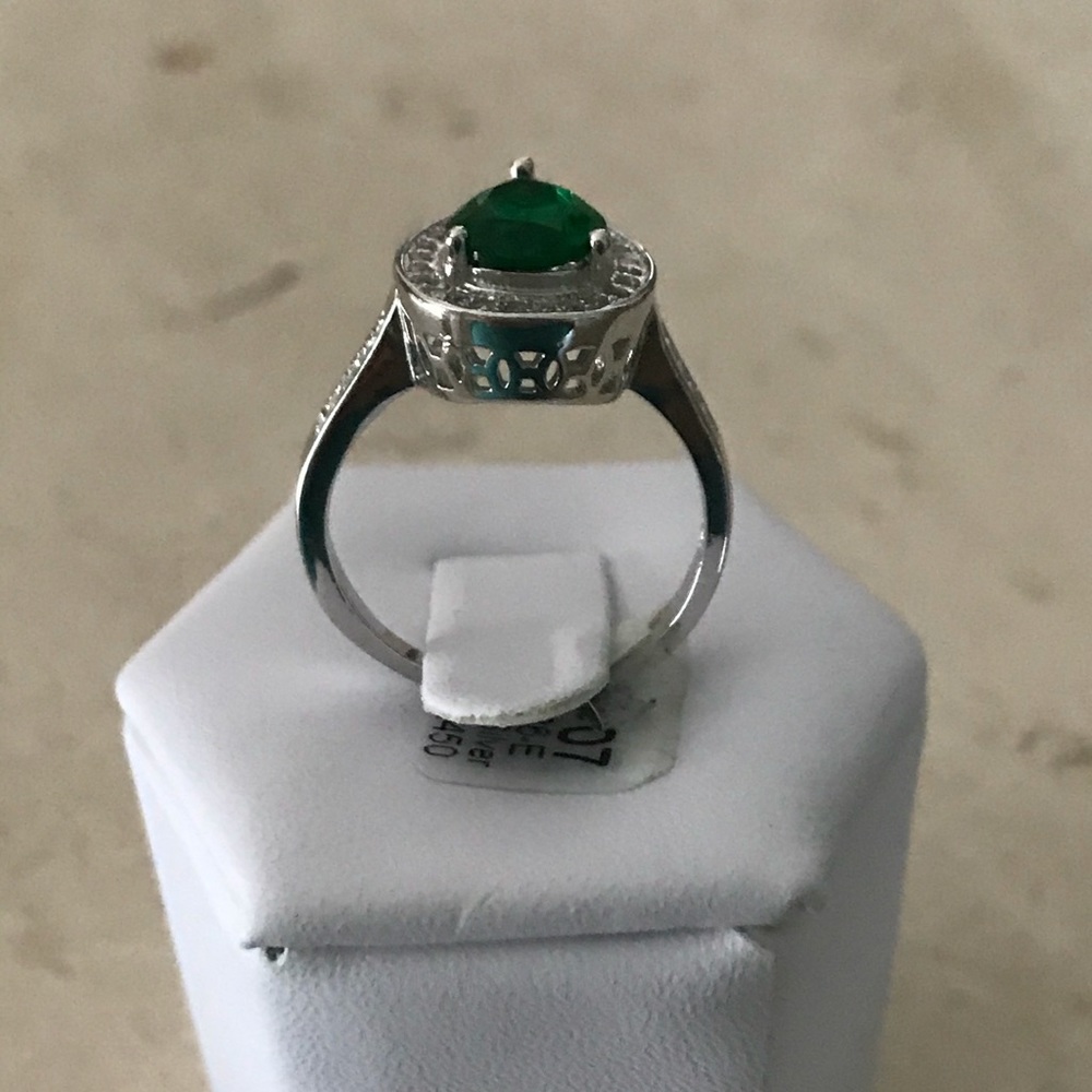 Sale $30! Sterling Pear Shape Halo Emerald Cz Ring. - Picture 11 of 16